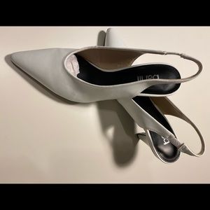 New women’s white shoes . Size 7,5.